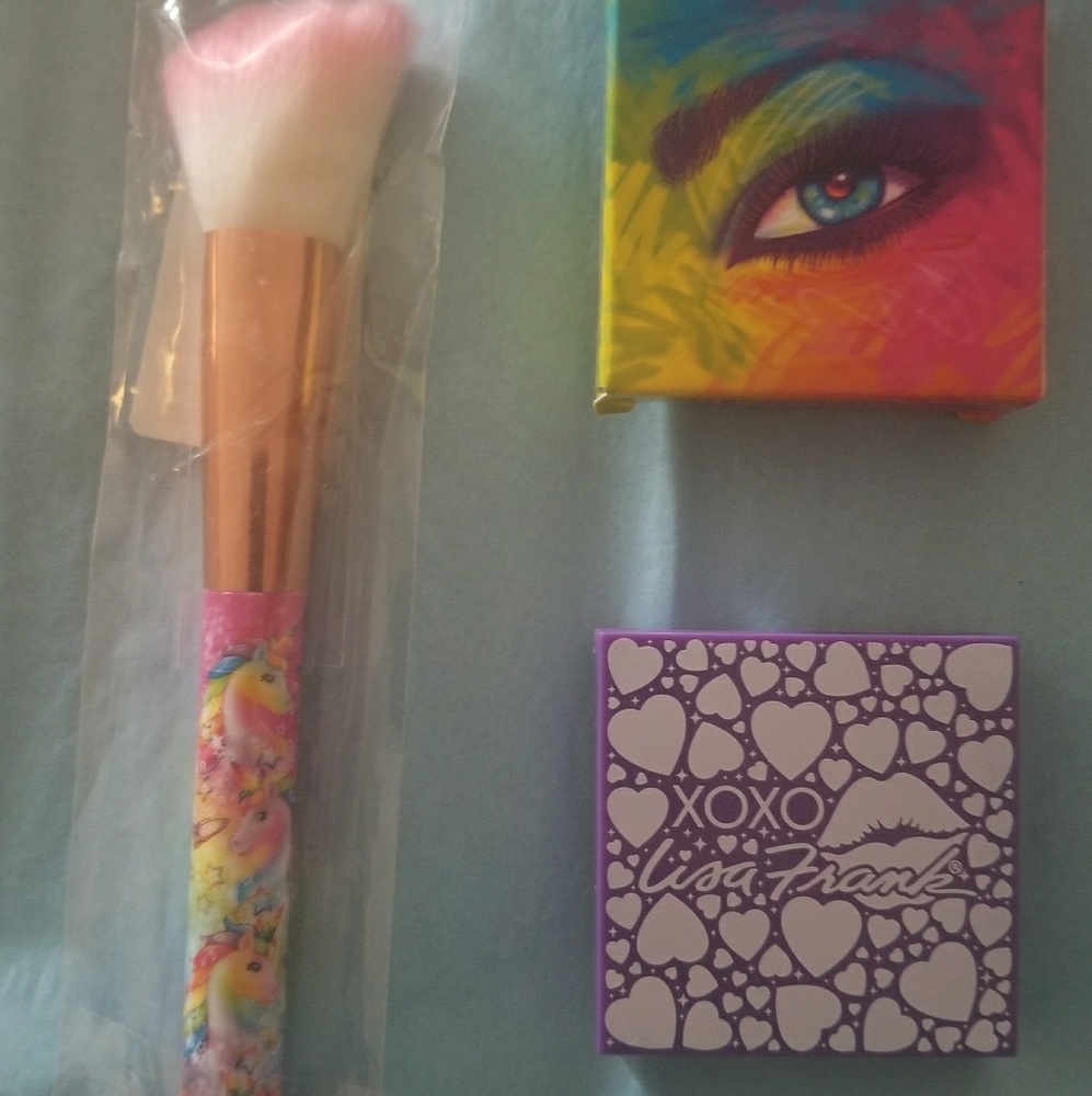 Lisa Frank glamour dolls eyeshadow & brush set